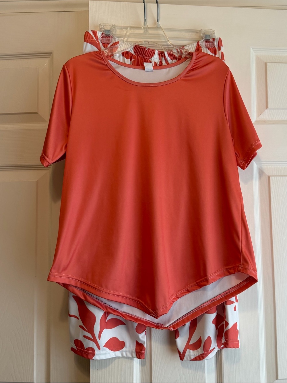 Women's Coral Short Sleeve Capri and Top set- size extra large